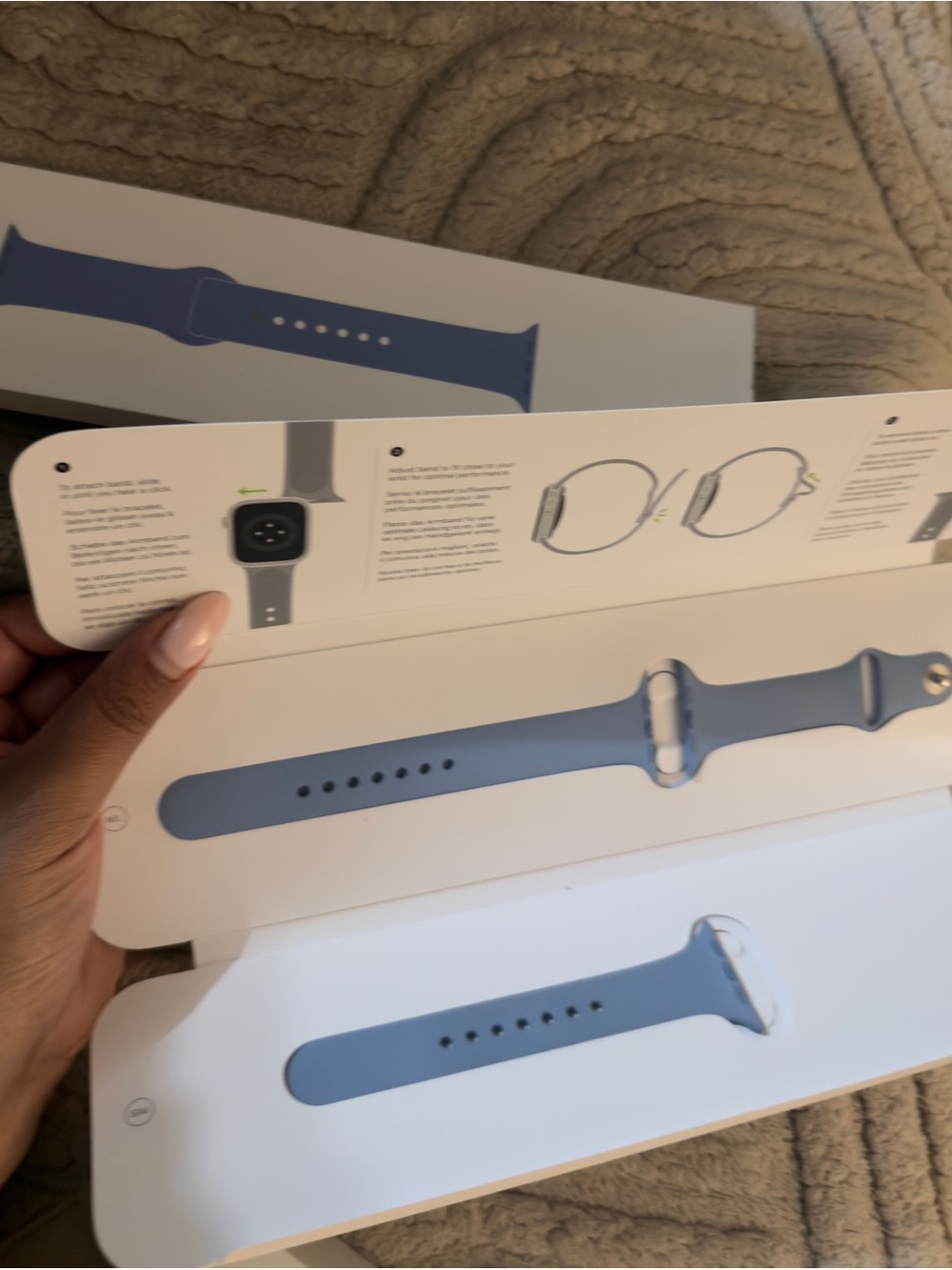 Apple Watch SE 44mm Space Gray Aluminum -Midnight Sport Band (no charger) - Picture 10 of 10